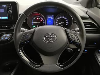 2017 Toyota C-HR - Thumbnail