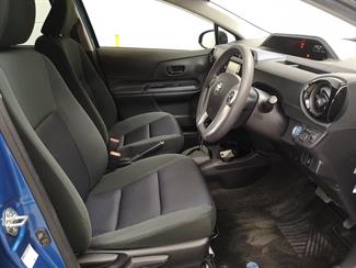 2015 Toyota Aqua - Thumbnail