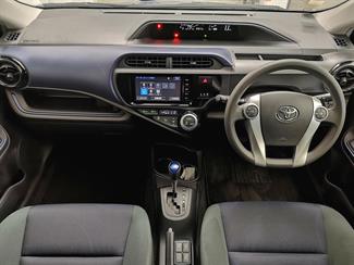 2015 Toyota Aqua - Thumbnail