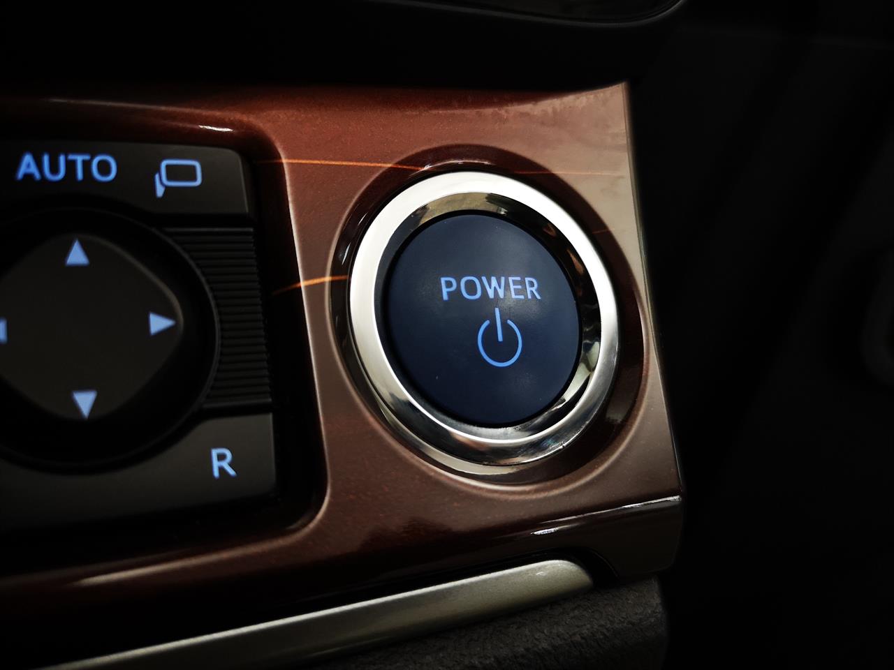 2014 Toyota Crown