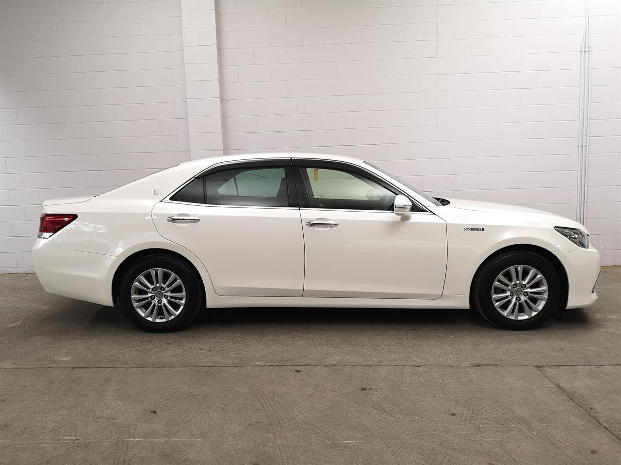 2014 Toyota Crown