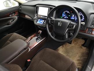 2014 Toyota Crown - Thumbnail