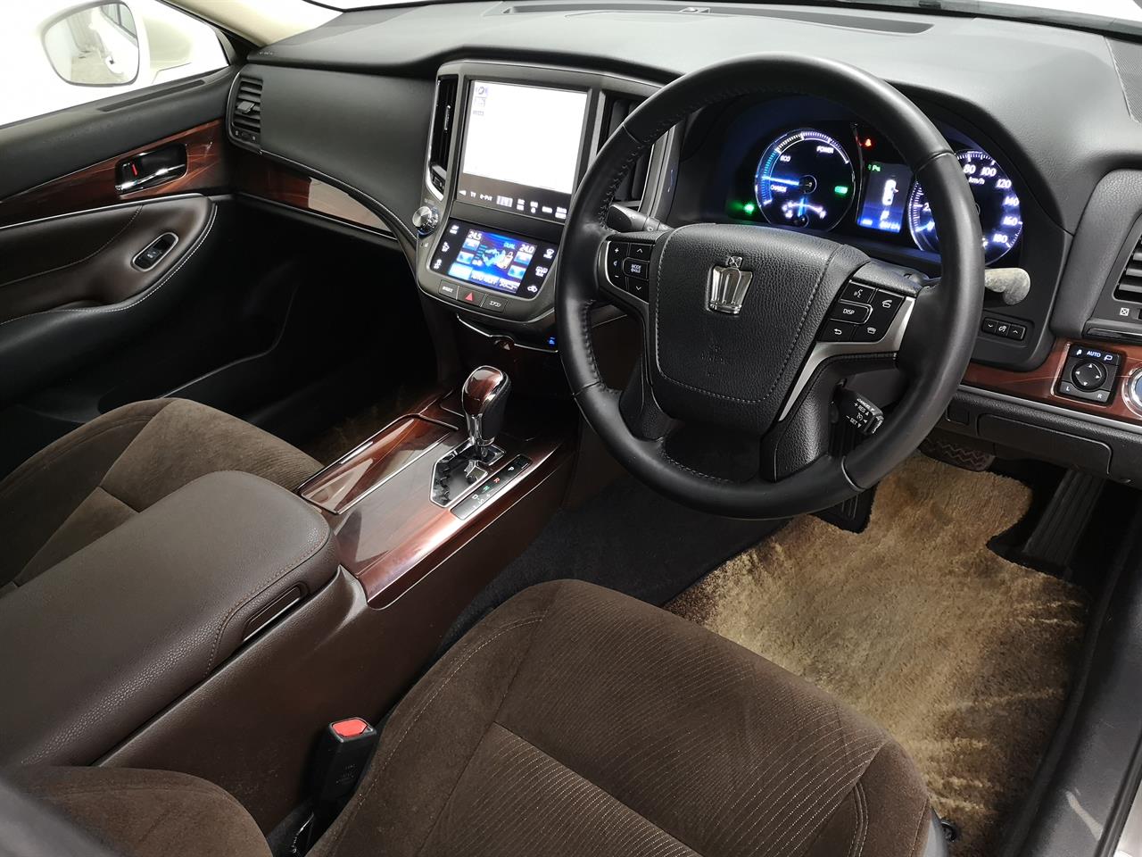 2014 Toyota Crown