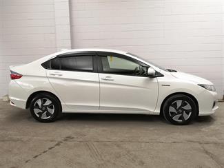 2015 Honda Grace - Thumbnail