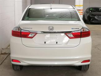 2015 Honda Grace - Thumbnail