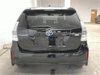 2015 Toyota Prius - Thumbnail