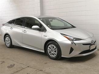 2018 Toyota Prius - Thumbnail