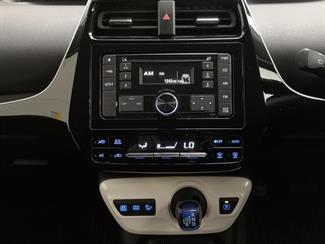 2018 Toyota Prius - Thumbnail