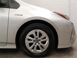 2018 Toyota Prius - Thumbnail
