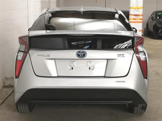 2018 Toyota Prius - Thumbnail