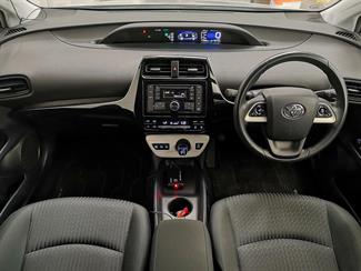 2018 Toyota Prius - Thumbnail