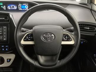 2018 Toyota Prius - Thumbnail