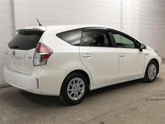 2015 Toyota Prius - Thumbnail