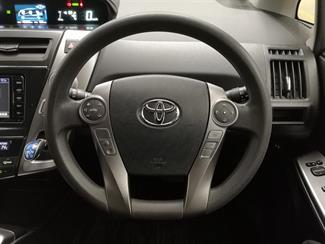 2015 Toyota Prius - Thumbnail