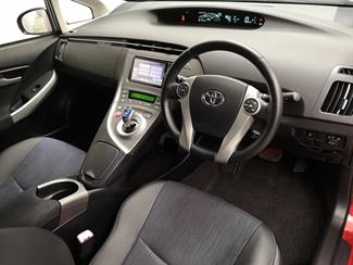 2013 Toyota Prius - Thumbnail
