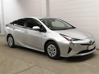 2018 Toyota Prius - Thumbnail
