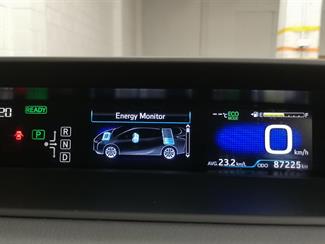 2018 Toyota Prius - Thumbnail