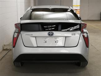 2018 Toyota Prius - Thumbnail
