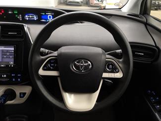 2018 Toyota Prius - Thumbnail