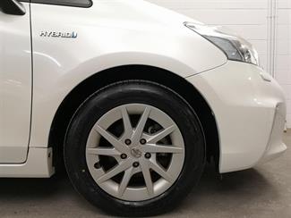 2014 Toyota Prius - Thumbnail