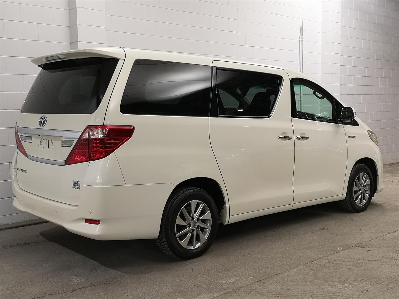 2012 Toyota Alphard