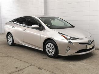 2017 Toyota Prius - Thumbnail