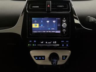 2017 Toyota Prius - Thumbnail