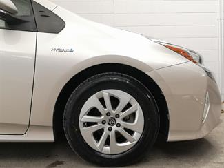 2017 Toyota Prius - Thumbnail