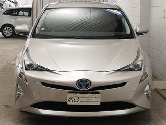 2017 Toyota Prius - Thumbnail