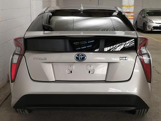 2017 Toyota Prius - Thumbnail