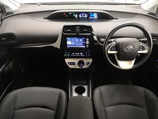 2017 Toyota Prius - Thumbnail