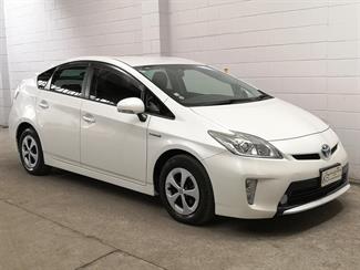 2014 Toyota Prius - Thumbnail