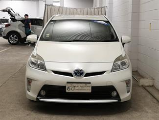 2014 Toyota Prius - Thumbnail