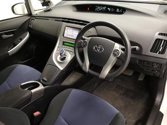 2014 Toyota Prius - Thumbnail