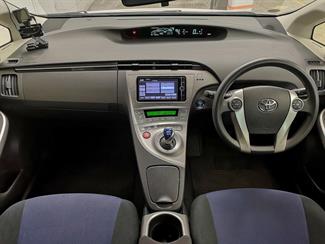 2014 Toyota Prius - Thumbnail
