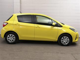 2017 Toyota Vitz - Thumbnail
