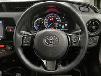 2017 Toyota Vitz - Thumbnail