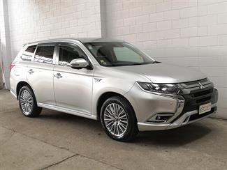 2021 Mitsubishi Outlander - Thumbnail