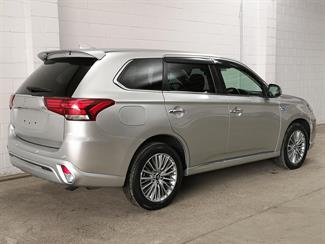2021 Mitsubishi Outlander - Thumbnail