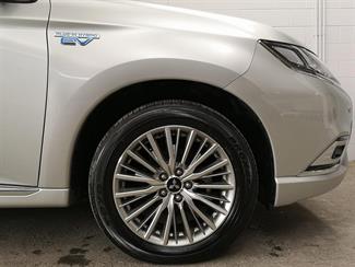 2021 Mitsubishi Outlander - Thumbnail