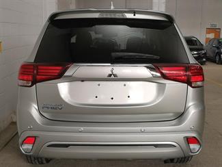 2021 Mitsubishi Outlander - Thumbnail