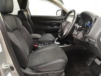 2021 Mitsubishi Outlander - Thumbnail