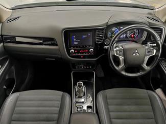 2021 Mitsubishi Outlander - Thumbnail