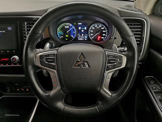 2021 Mitsubishi Outlander - Thumbnail