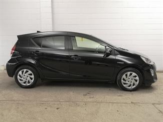 2015 Toyota Aqua - Thumbnail