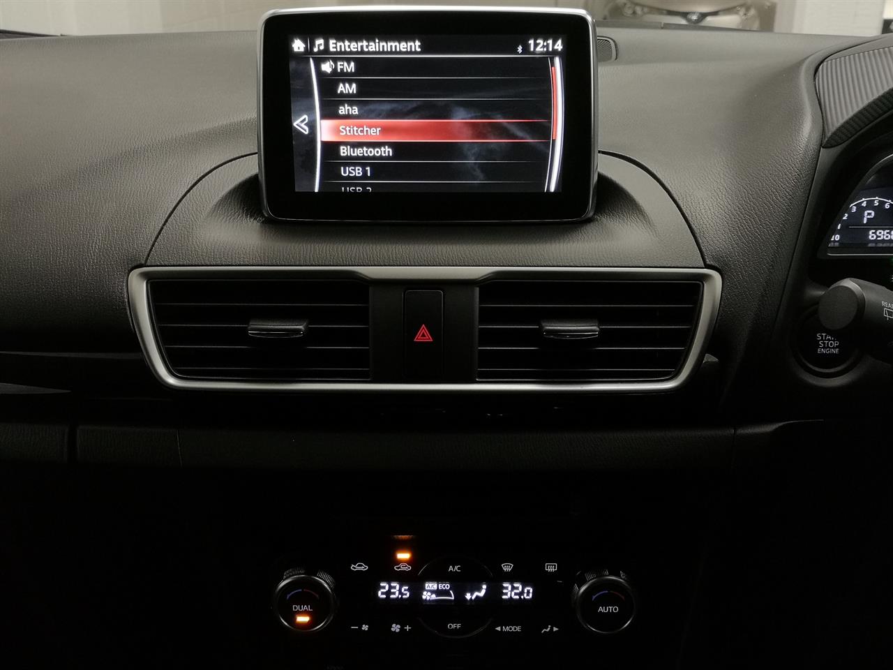 2014 Mazda Axela