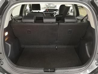 2015 Toyota Aqua - Thumbnail