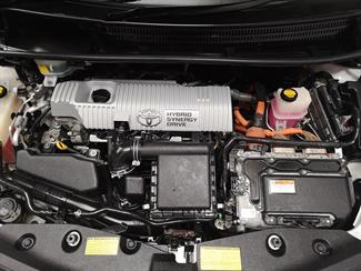 2014 Toyota Prius - Thumbnail
