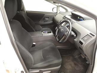 2014 Toyota Prius - Thumbnail