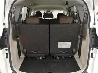 2017 Toyota Sienta - Thumbnail